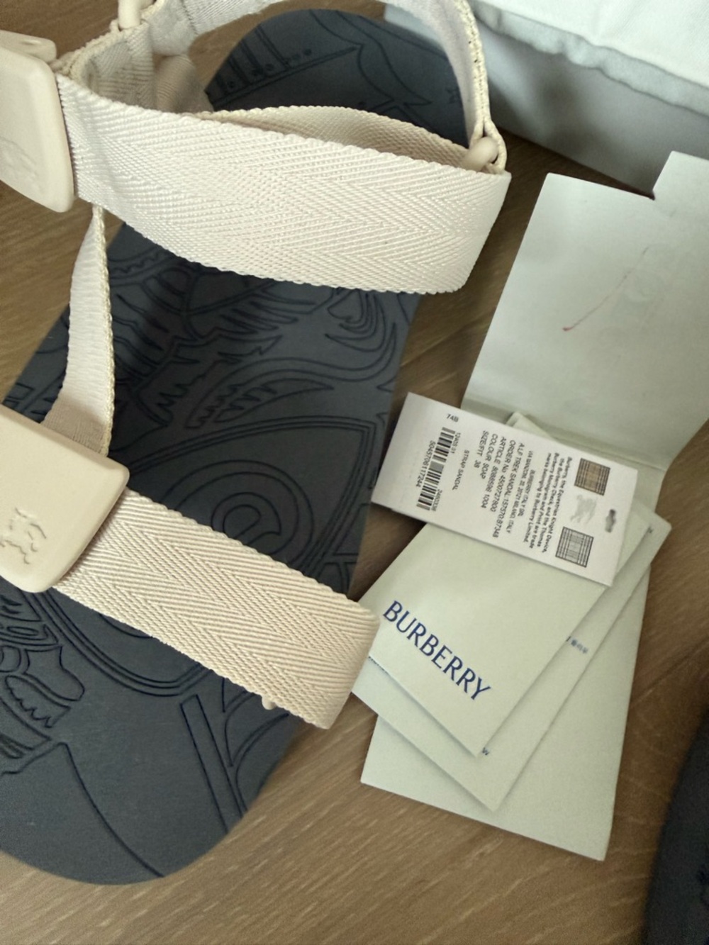 UNISEX 🔥 Burberry Cream Strap Sandals with Grey Embossed Footbed - Picture 2 of 4